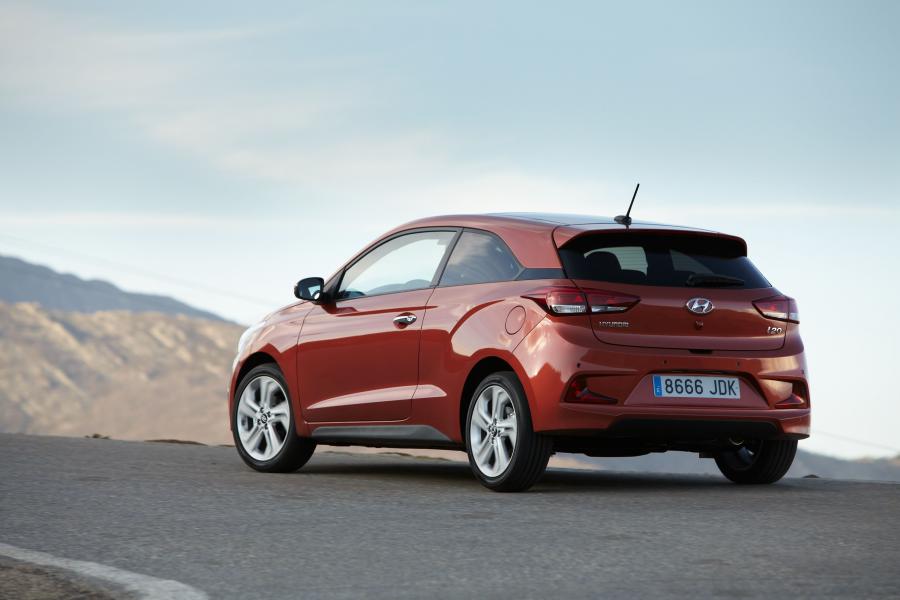  Hyundai i20 Coupe 2015 года  (фото 27 из 30)